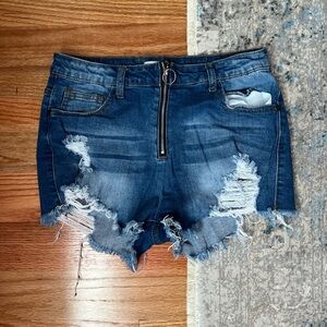 Machine jean short with zipper in front